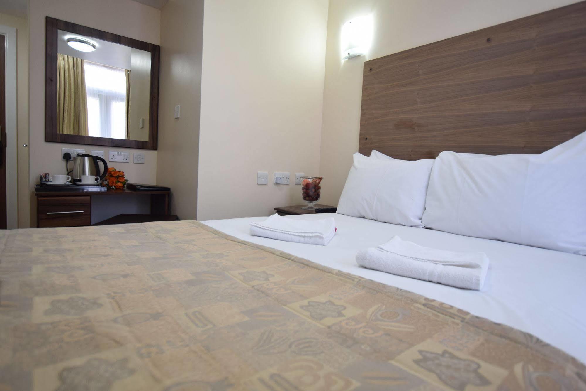 Lucky 8 Hotel Ilford